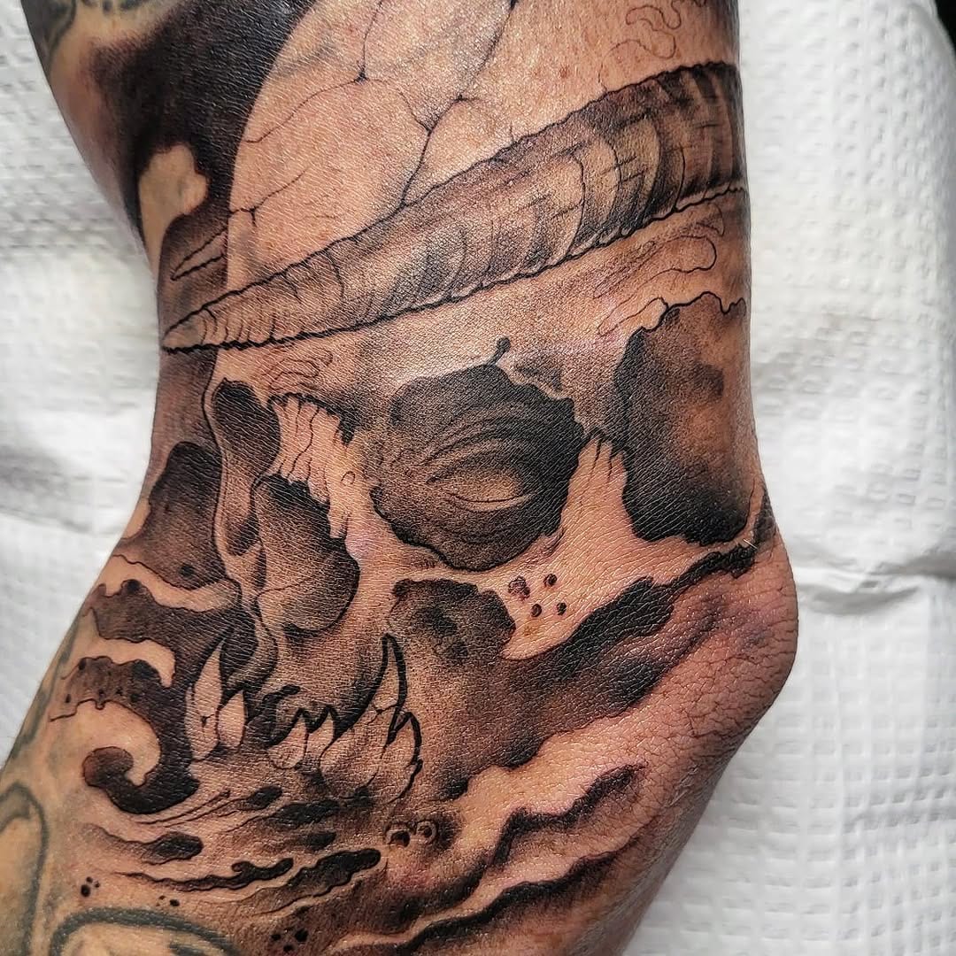 Skull, black & grey